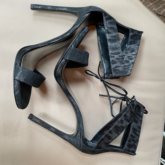 NEW Stuart Weitzman Tynela Ankle Tie Sandal in Black Size 9.5 - Picture 10 of 12